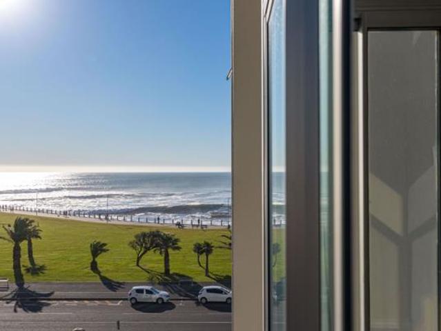 2 Bedroom Apartment in Mouille Point