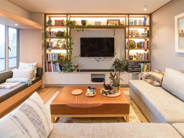2 Bedroom Apartment in Mouille Point