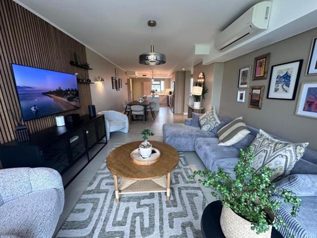 2 Bedroom Apartment in Mouille Point