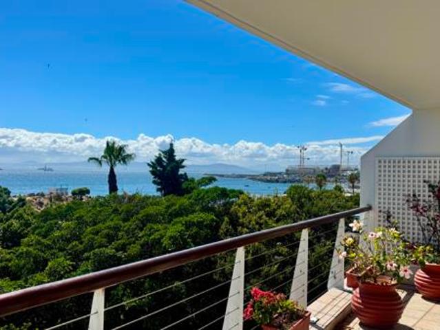 2 Bedroom Apartment in Mouille Point