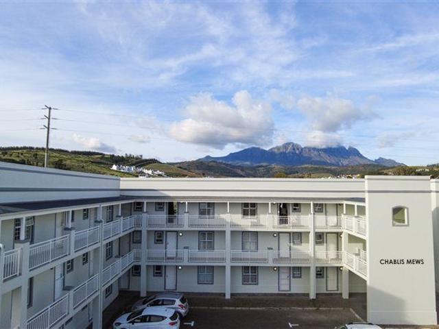 2 Bedroom Apartment in Nuutgevonden