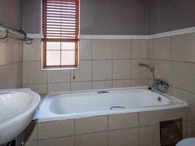 2 Bedroom Apartment in Nelspruit Ext 2