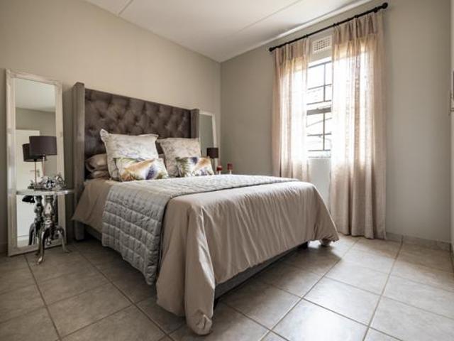 2 Bedroom Apartment in Newmarket Park