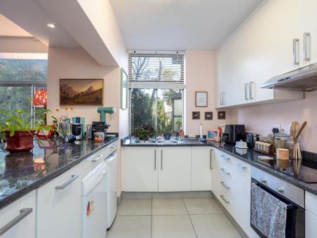 2 Bedroom Apartment in Newlands
