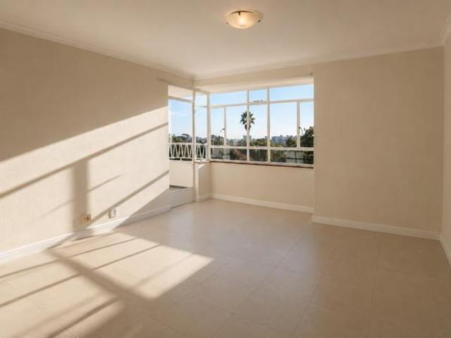 2 Bedroom Apartment in Newlands