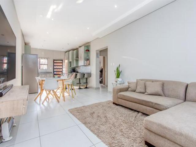 2 Bedroom Apartment in Northcliff