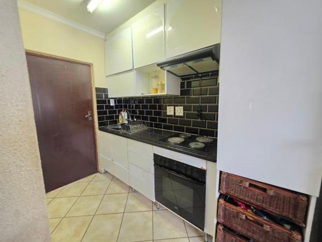 2 Bedroom Apartment in Olievenhoutbosch