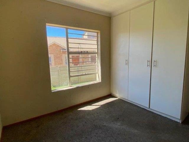 2 Bedroom Apartment in Olievenhoutbosch