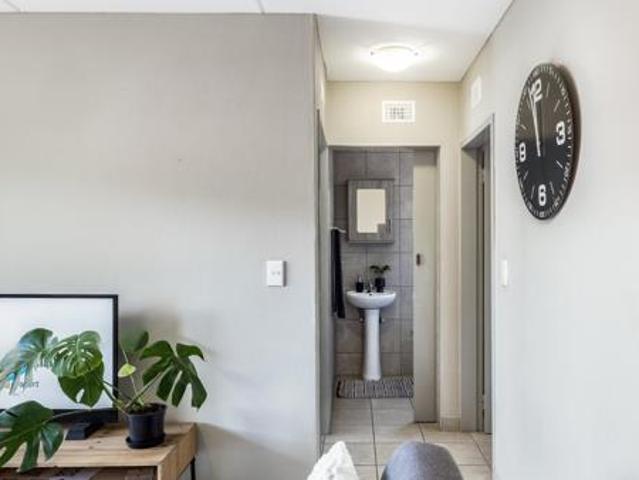 2 Bedroom Apartment in Olievenhoutbosch