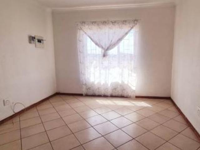 2 Bedroom Apartment in Olievenhoutbosch