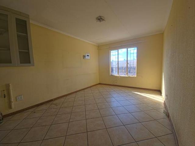 2 Bedroom Apartment in Olievenhoutbosch