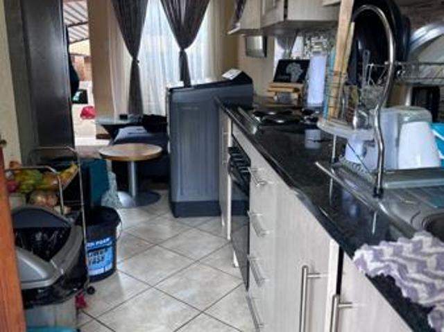 2 Bedroom Apartment in Olievenhoutbosch