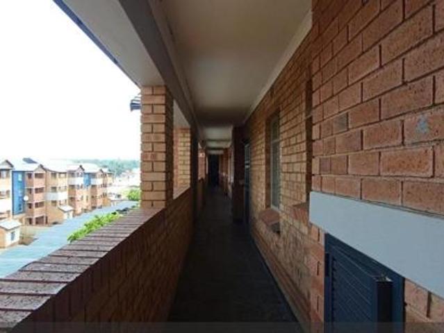 2 Bedroom Apartment in Olievenhoutbosch