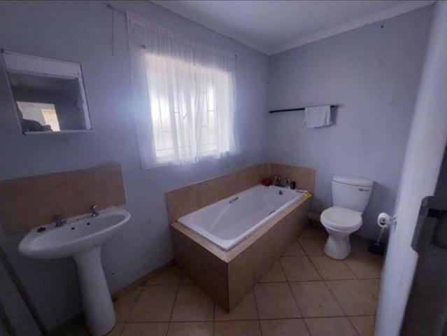 2 Bedroom Apartment in Olievenhoutbosch