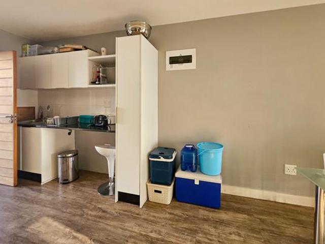 2 Bedroom Apartment in Athlone Park