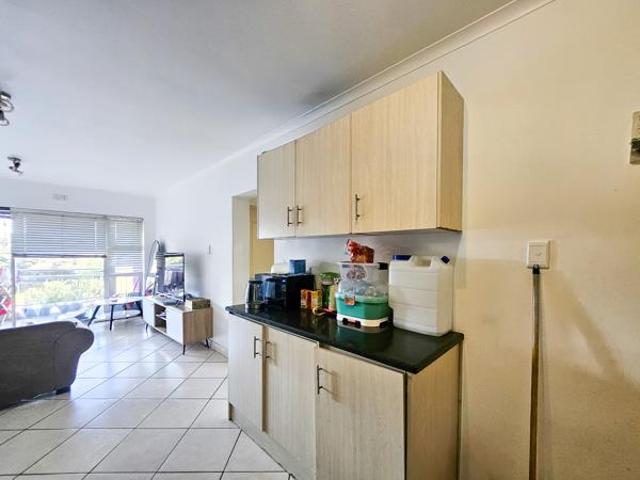 2 Bedroom Apartment in Athlone Park
