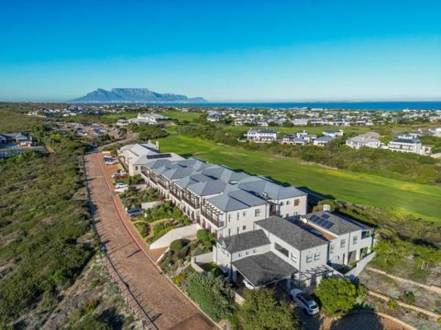 2 Bedroom Apartment in Atlantic Beach Golf Estate