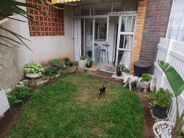 2 Bedroom Apartment in Amanzimtoti