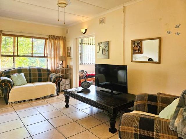 2 Bedroom Apartment in Amanzimtoti