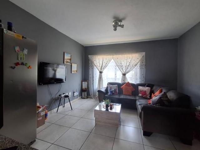 2 Bedroom Apartment in Arboretum