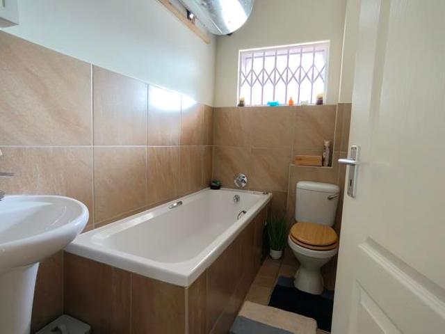 2 Bedroom Apartment in Bulwer
