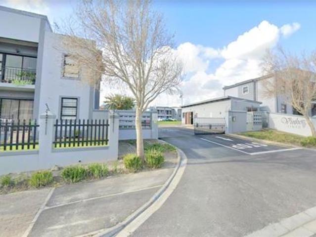 2 Bedroom Apartment in Burgundy Estate