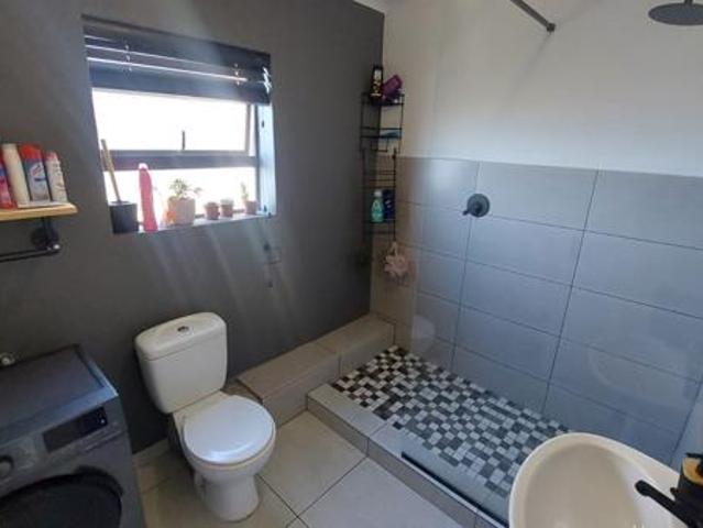 2 Bedroom Apartment in Burgundy Estate