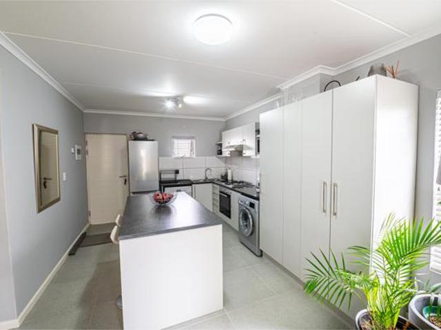 2 Bedroom Apartment in Burgundy Estate