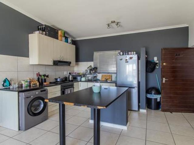 2 Bedroom Apartment in Burgundy Estate