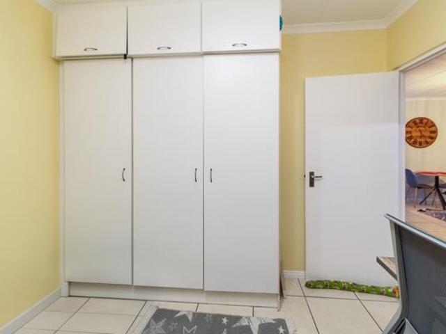 2 Bedroom Apartment in Burgundy Estate