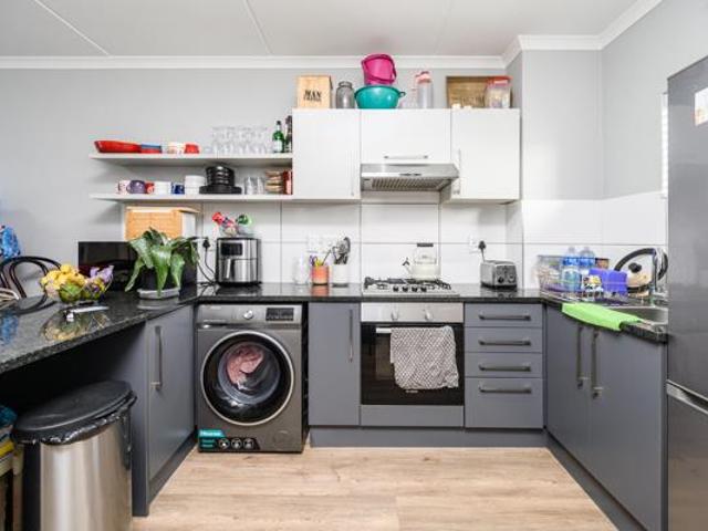 2 Bedroom Apartment in Burgundy Estate
