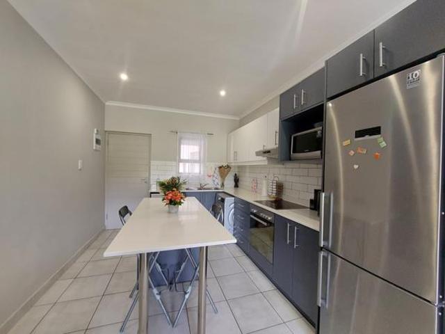 2 Bedroom Apartment in Burgundy Estate