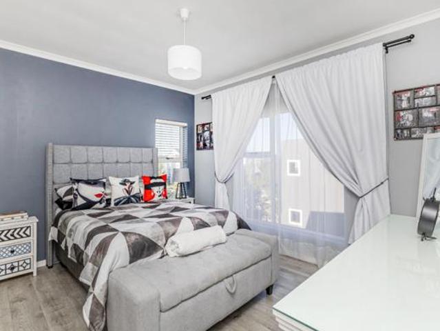 2 Bedroom Apartment in Burgundy Estate