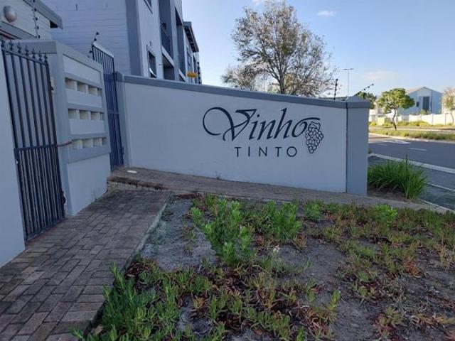 2 Bedroom Apartment in Burgundy Estate