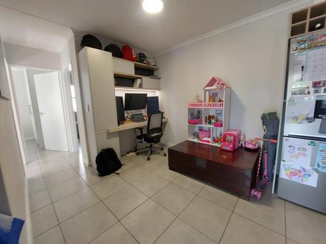 2 Bedroom Apartment in Burgundy Estate
