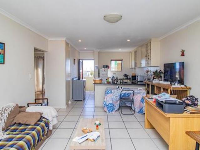 2 Bedroom Apartment in Burgundy Estate