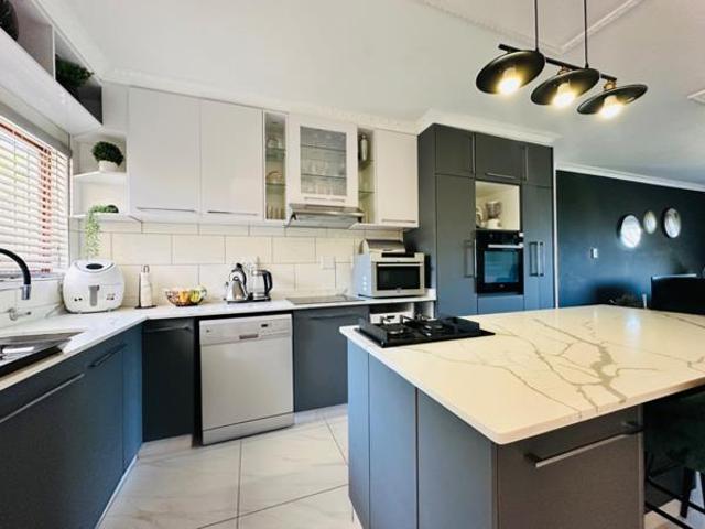 2 Bedroom Apartment in Ballito Central