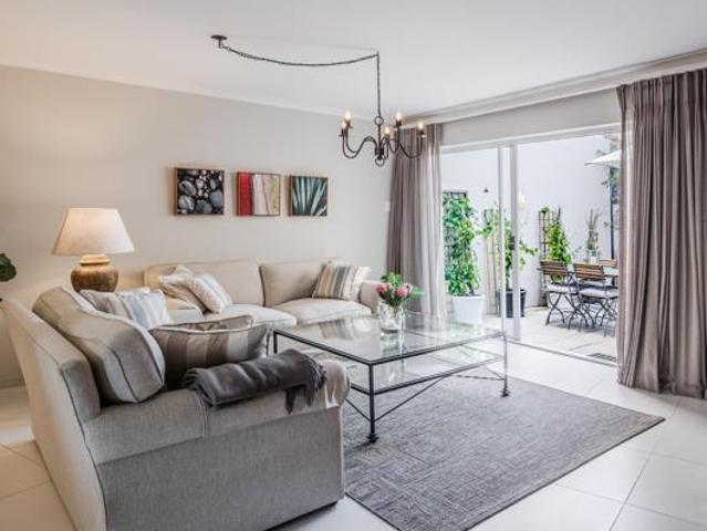 2 Bedroom Apartment in Bantry Bay