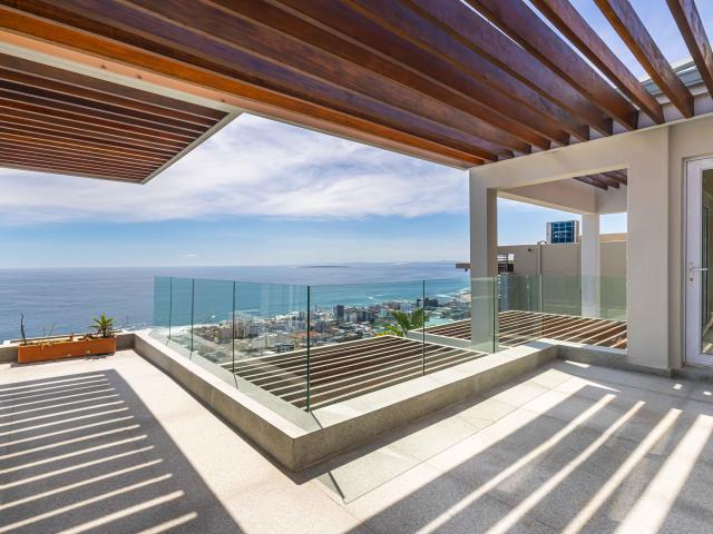 2 Bedroom Apartment in Bantry Bay