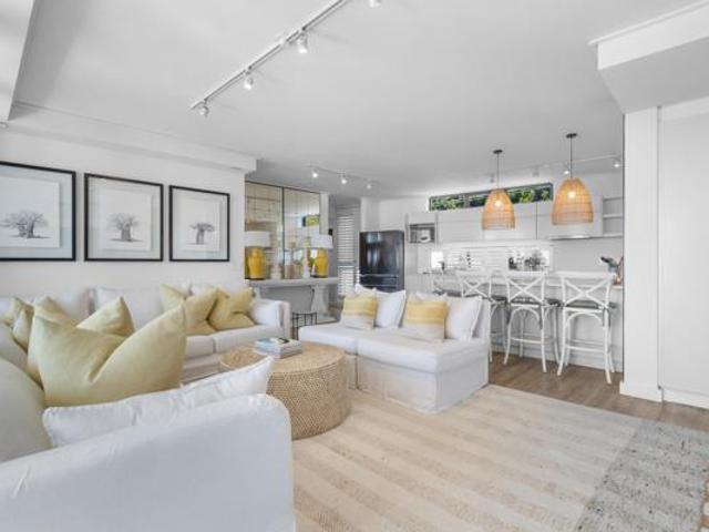 2 Bedroom Apartment in Bantry Bay