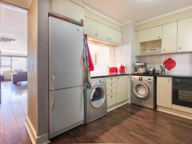 2 Bedroom Apartment in Bantry Bay