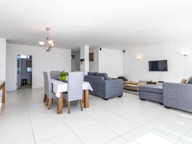 2 Bedroom Apartment in Benmore Gardens