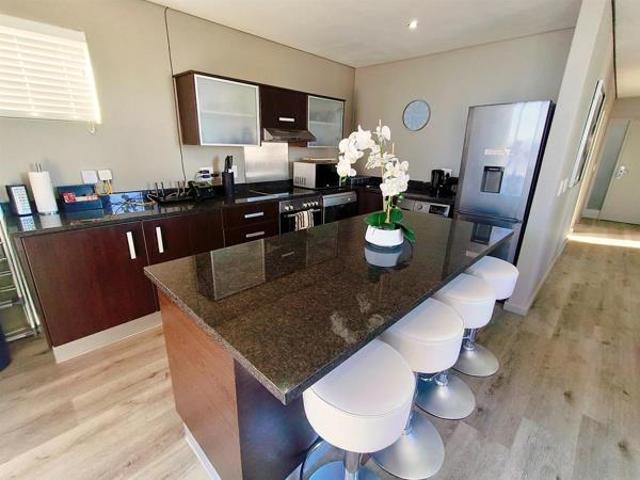 2 Bedroom Apartment in Blouberg Rise