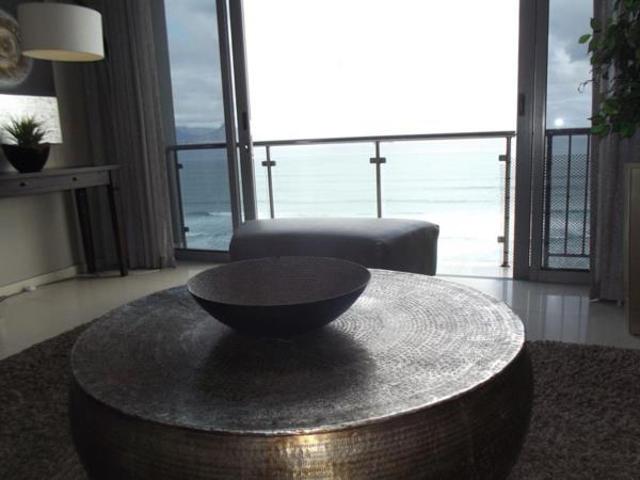 2 Bedroom Apartment in Bloubergstrand