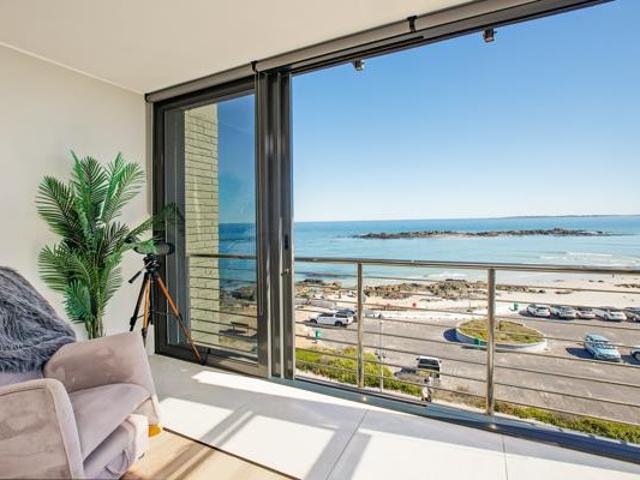 2 Bedroom Apartment in Bloubergstrand