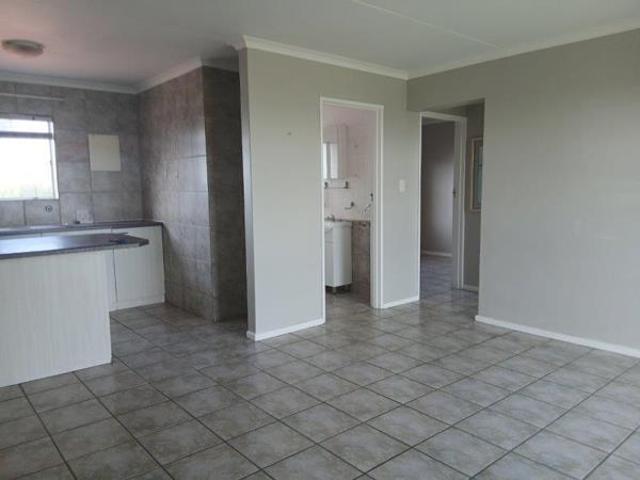 2 Bedroom Apartment in Bloubergstrand