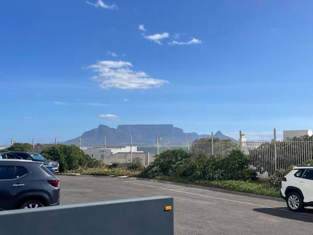 2 Bedroom Apartment in Bloubergstrand