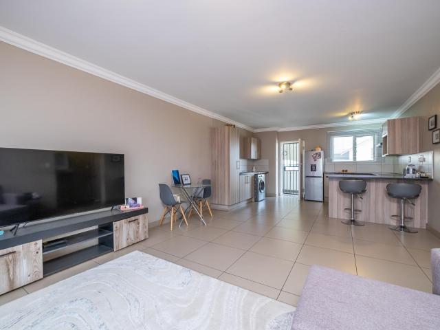 2 Bedroom Apartment in Broadacres