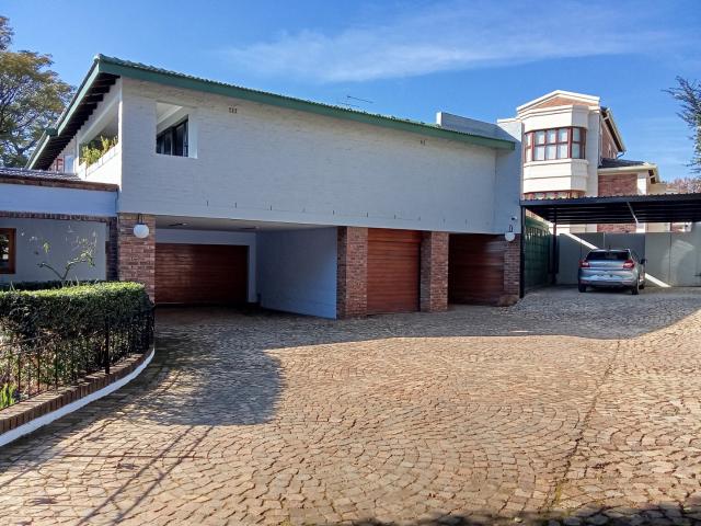 2 Bedroom Apartment in Bryanston