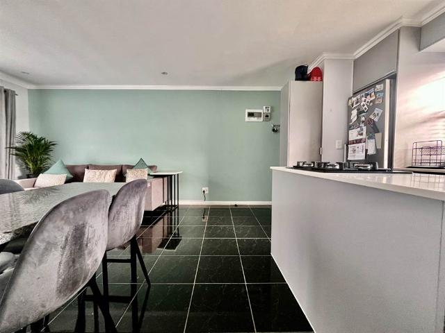 2 Bedroom Flat in Claremont